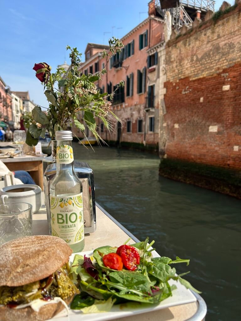 Sullaluna libreria & bistrotVenice Italy